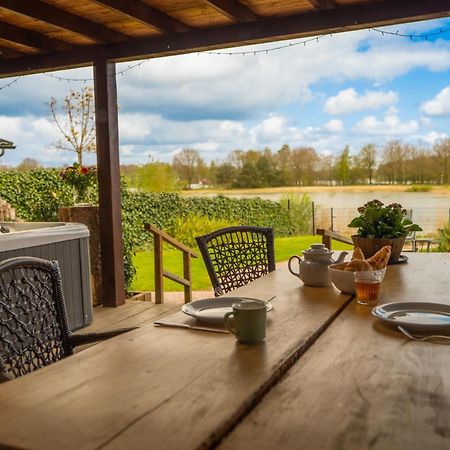 Drents Genieten - Lavendelheide Met Uitzicht Op Het Water Erm Bagian luar foto