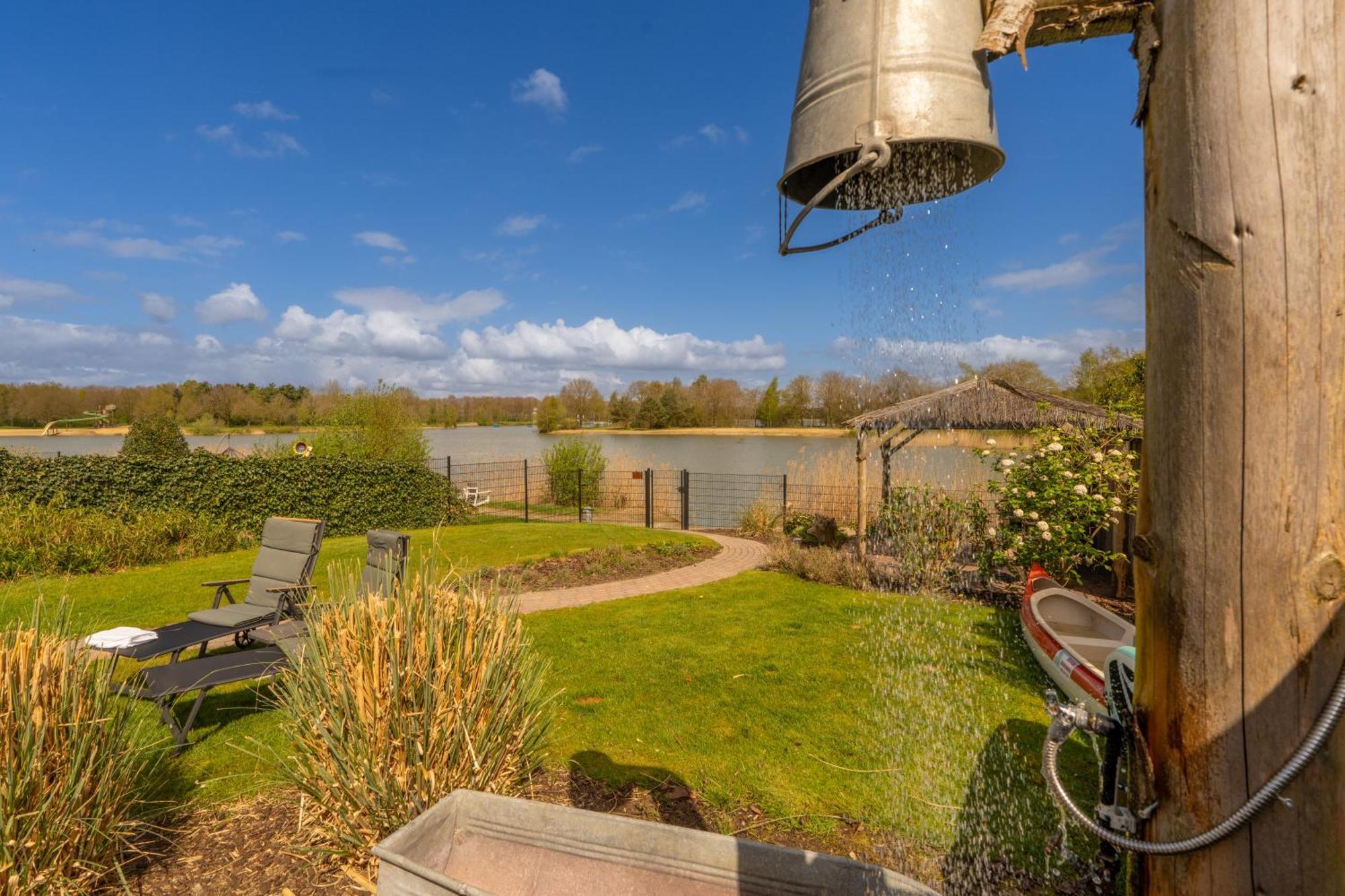 Drents Genieten - Lavendelheide Met Uitzicht Op Het Water Erm Bagian luar foto